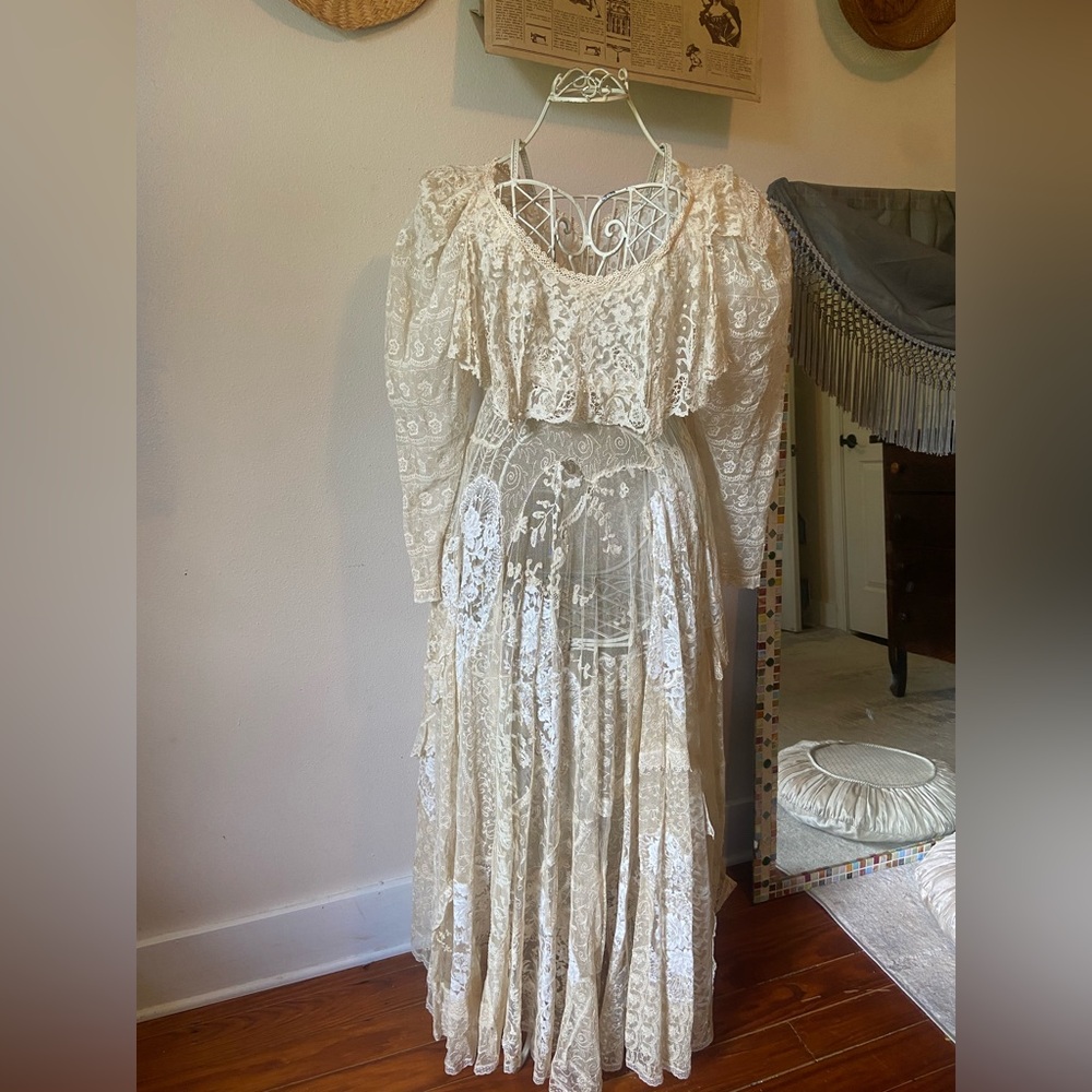 Desinger Pat Kerr (ModernVintage Textile Queen)